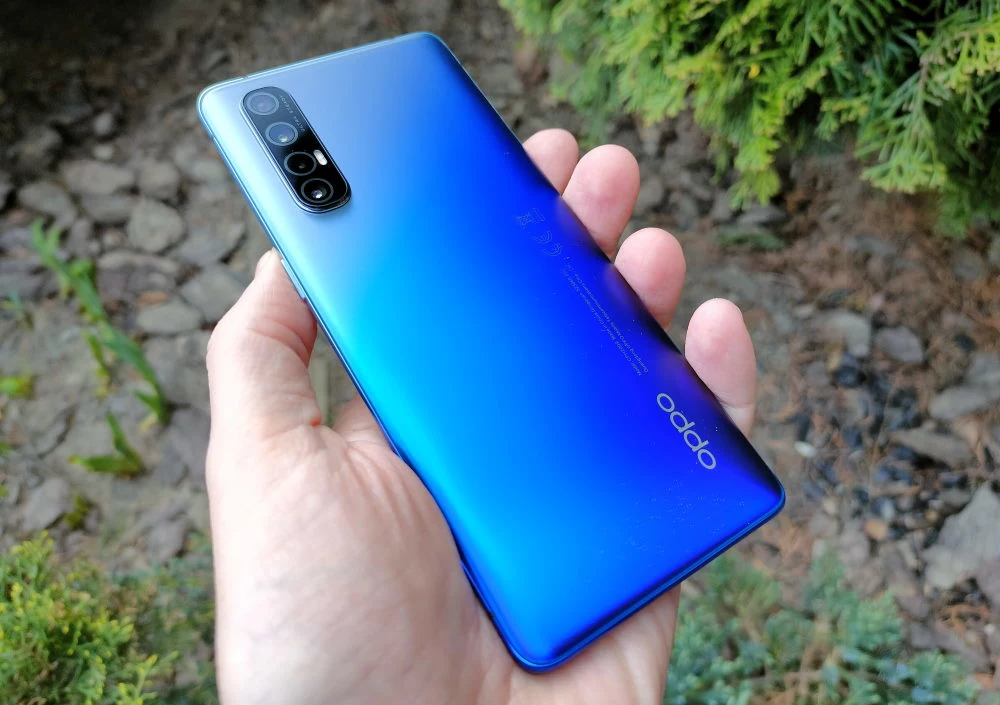 Oppo Reno3 Pro  - z tyłu telefon prezentuje się fenomenalnie