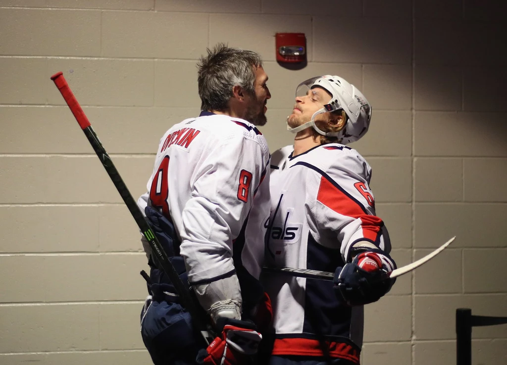 Alex Ovechkin i Michal Kempny z Washington Capitals