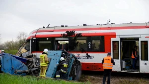 Miejsce wypadku z udziałem ciężarówki i pociągu osobowego Kolei Wielkopolskich na strzeżonym przejeździe kolejowym w Bolechowie k. Poznania