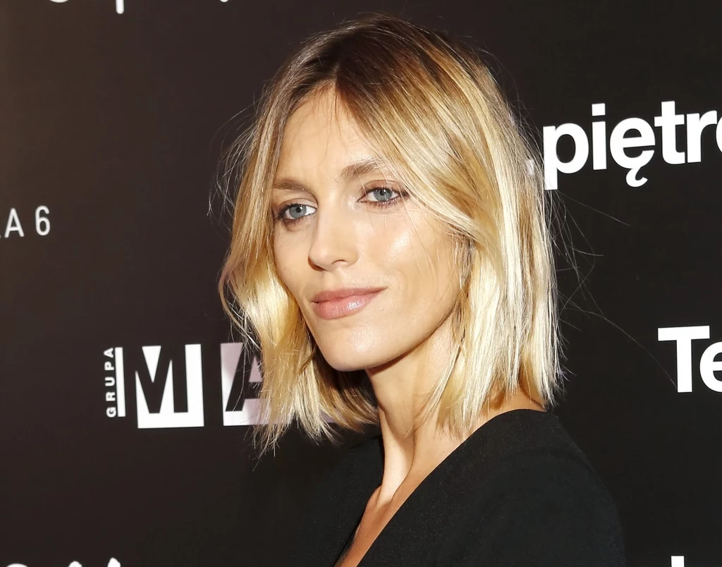 Anja Rubik podczas 10-lecia Teatru 6. piętro