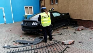 Kierowca wjechał w kobietę i wózek z dziećmi