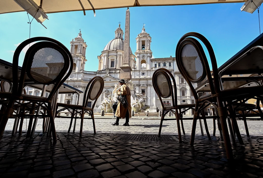 Zamknięta restauracja na Piazza Navona w Rzymie