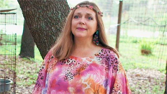 Carole Baskin w scenie z "Króla tygrysów" Carole Baskin w scenie z "Króla tygrysów"