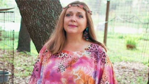 Carole Baskin w scenie z "Króla tygrysów"