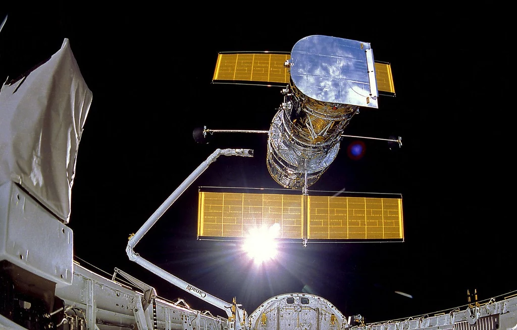 Uwolnienie teleskopu Hubble - misja STS-31