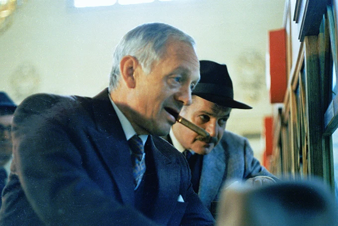 "Vabank II czyli riposta", kontynuacja przebojowego filmu "Vabank", miała swoją kinową premierę 6 maja 1985 roku. Mija 35 lat od tego dnia. Na planie pojawili się bohaterowie dobrze znani z części pierwszej i znakomici aktorzy, którzy ponownie zachwycili widzów: Jan Machulski, Witold Pyrkosz, Leonard Pietraszak, Ewa Szykulska, Elżbieta Zającówna, Jacek Chmielnik i Krzysztof Kiersznowski. Ekipę uzupełnili: Bronisław Wrocławski, Beata Tyszkiewicz i Marek Walczewski.