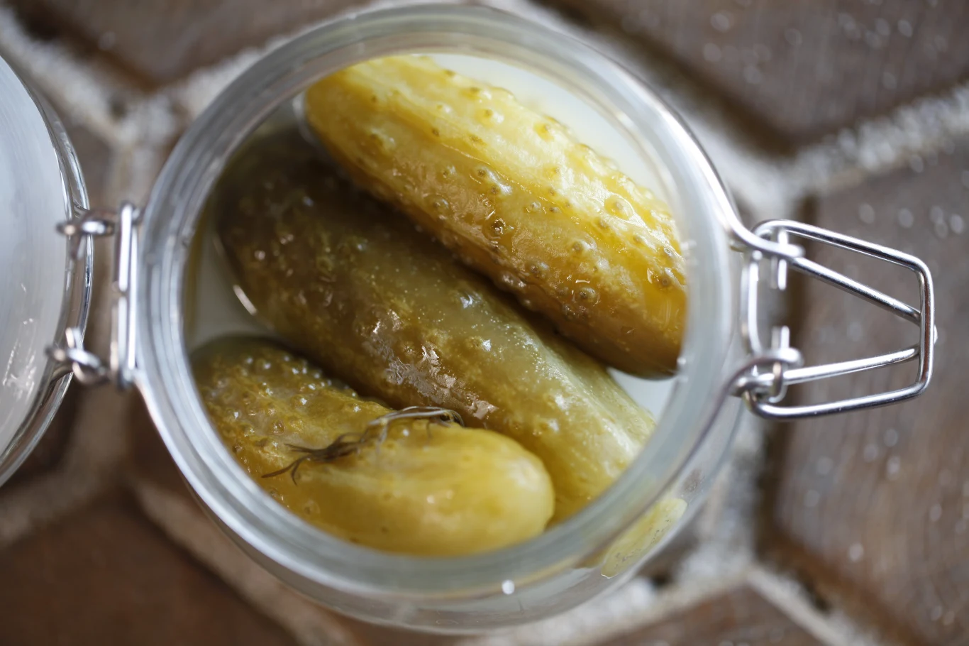 Ogórek konserwowy zawiera 1.1 grama soli na każde 100 gram produktu Ogórek konserwowy zawiera 1.1 grama soli na każde 100 gram produktu