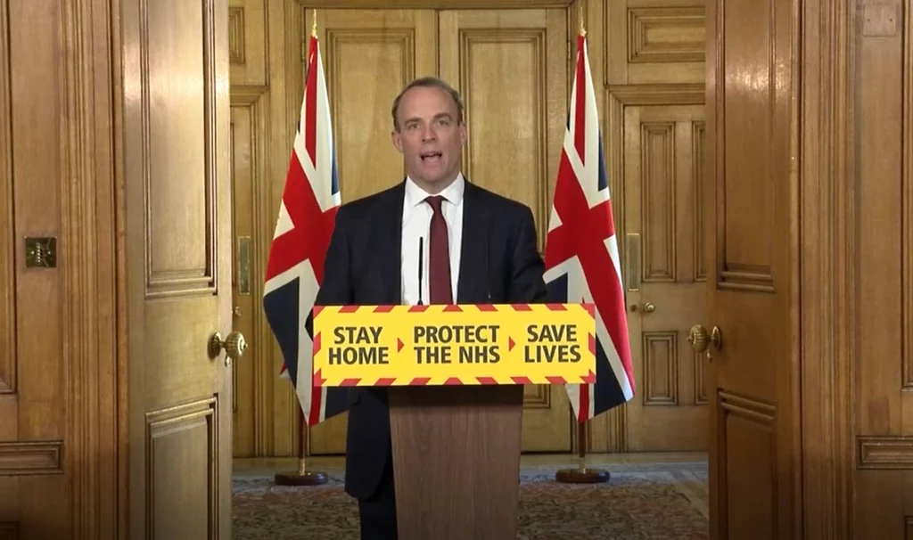 Dominic Raab w trakcie briefingu prasowego. Dominic Raab w trakcie briefingu prasowego.