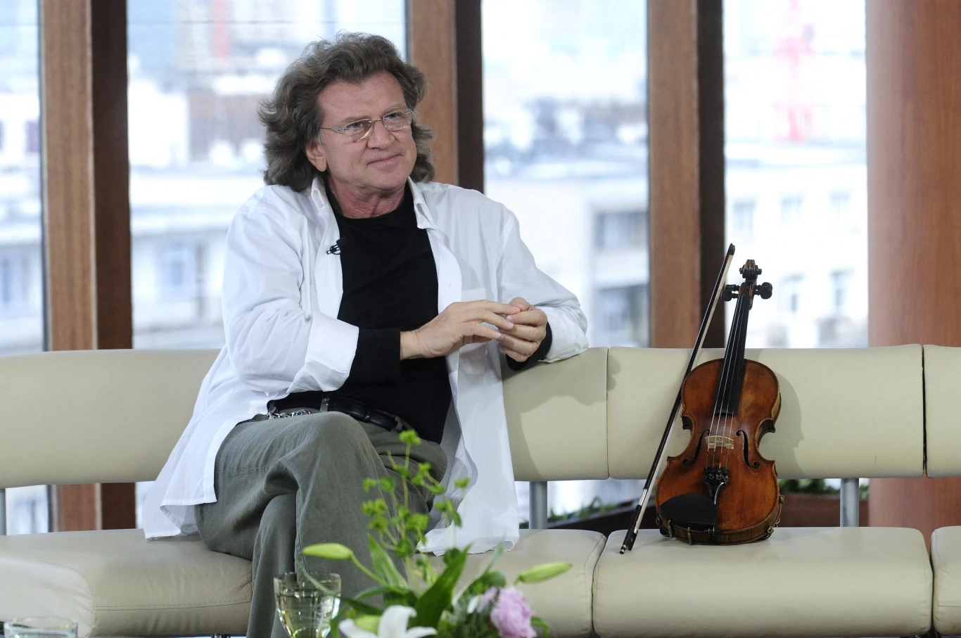 Swoją przygodę z muzyką rozpoczął już w wieku 5 lat, ucząc się gry na skrzypcach w szkole muzycznej. Artysta od końca lat 60. związany był z Piwnicą Pod Baranami i zespołem Anawa. Był muzykiem Orkiestry Symfonicznej Polskiego Radia i Telewizji oraz Krakowskiej Orkiestry Kameralnej; w latach 70. zadebiutował jako wokalista. Swoją przygodę z muzyką rozpoczął już w wieku 5 lat, ucząc się gry na skrzypcach w szkole muzycznej. Artysta od końca lat 60. związany był z Piwnicą Pod Baranami i zespołem Anawa. Był muzykiem Orkiestry Symfonicznej Polskiego Radia i Telewizji oraz Krakowskiej Orkiestry Kameralnej; w latach 70. zadebiutował jako wokalista.