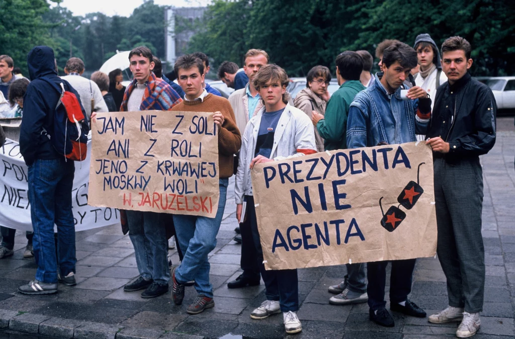 Wybory prezydenckie przeprowadzone przez Zgromadzenie Narodowe PRL w 1989 roku. Wybory zostały przeprowadzone na podstawie ustaleń Okrągłego Stołu. Jedynym kandydatem był dotychczasowy Przewodniczący Rady Państwa generał Wojciech Jaruzelski, który zdobył 270 głosów na 537 możliwych