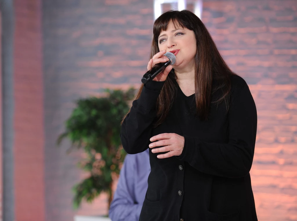 Wokalistka Barbara Trzetrzelewska zrobiła za granicą ogromną karierę. Gatunki muzyczne, które są jej szczególnie bliskie to jazz, soul i pop. Urodziła się w Jaworznie, a muzyczną karierę rozpoczęła z grupą "Astry". Później była członkinią popularnych zespołów: "Alibabki" oraz "Perfect". Po wyjeździe za granicę, śpiewała w grupie "Bronze", znaną później jako "Matt Bianco". Ich album "Whose Side Are You On?" okazał się prawdziwym hitem i szybko zdobył popularność w całej Europie. Później artystka skupiła się na solowej karierze, która idzie jej fantastycznie. Pierwszy krążek "Time and Tide" podbił amerykańskie listy przebojów. Kolejne przedsięwzięcia również okazały się strzałem w dziesiątkę. Wokalistka Barbara Trzetrzelewska zrobiła za granicą ogromną karierę. Gatunki muzyczne, które są jej szczególnie bliskie to jazz, soul i pop. Urodziła się w Jaworznie, a muzyczną karierę rozpoczęła z grupą "Astry". Później była członkinią popularnych zespołów: "Alibabki" oraz "Perfect". Po wyjeździe za granicę, śpiewała w grupie "Bronze", znaną później jako "Matt Bianco". Ich album "Whose Side Are You On?" okazał się prawdziwym hitem i szybko zdobył popularność w całej Europie. Później artystka skupiła się na solowej karierze, która idzie jej fantastycznie. Pierwszy krążek "Time and Tide" podbił amerykańskie listy przebojów. Kolejne przedsięwzięcia również okazały się strzałem w dziesiątkę.