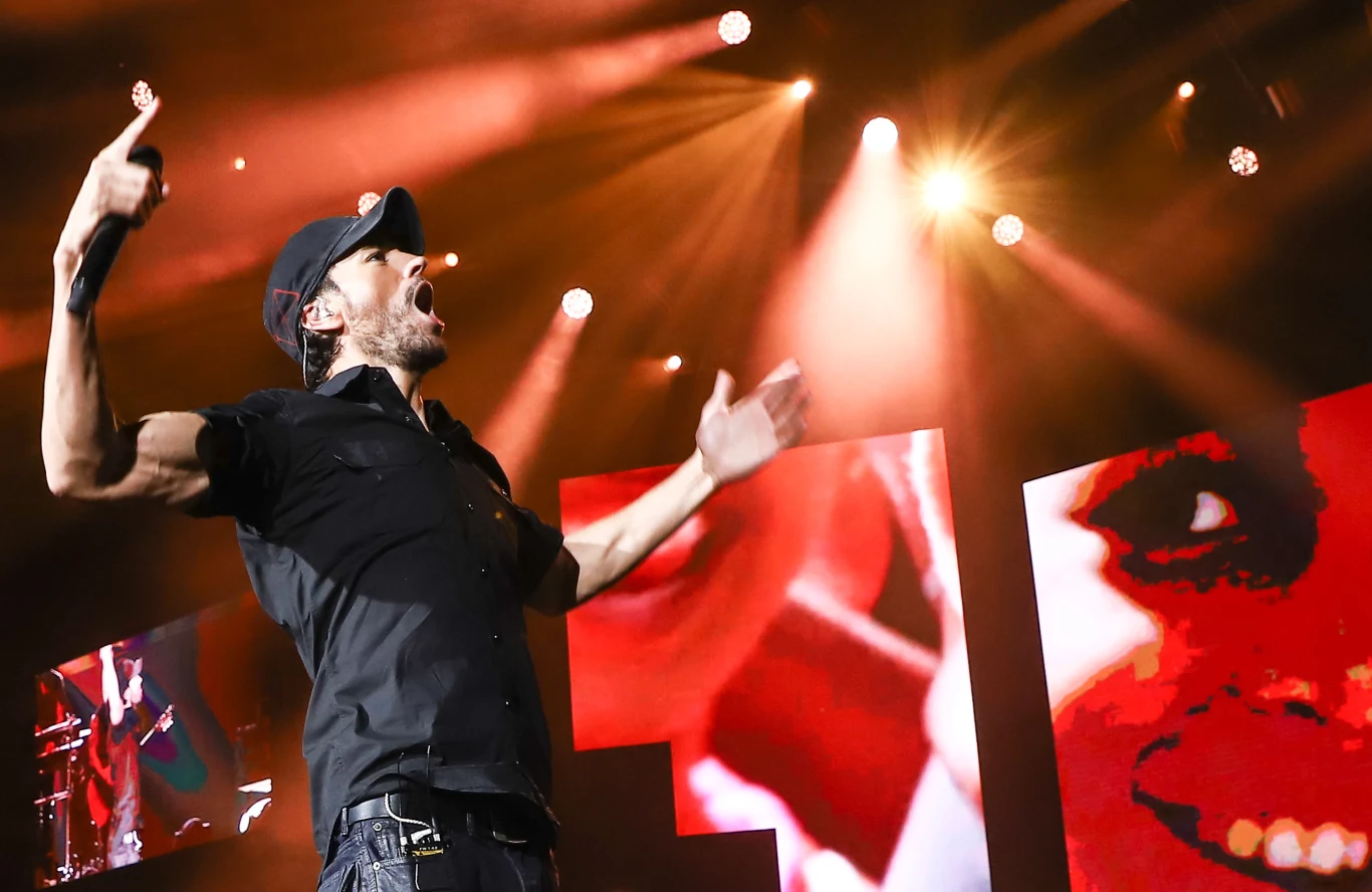 W dorobku ma aż 10 płyt studyjnych. Ostatnia - "Sex and Love" została nagrana w 2014 roku. 