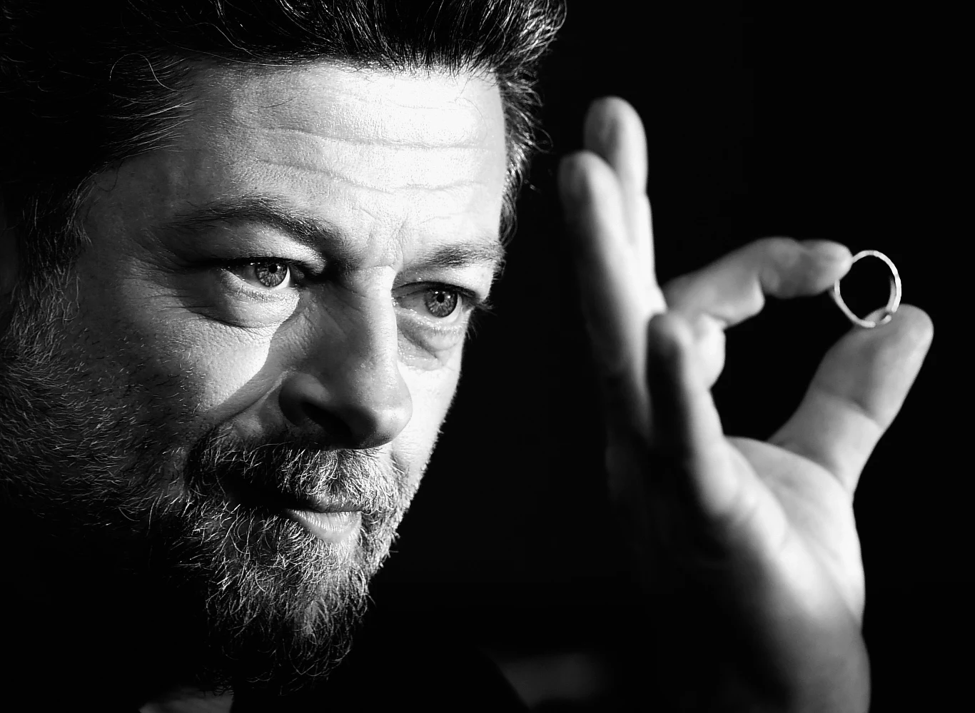 Andy Serkis na premierze filmu "Hobbit: Bitwa Pięciu Armii" (2014) Andy Serkis na premierze filmu "Hobbit: Bitwa Pięciu Armii" (2014)