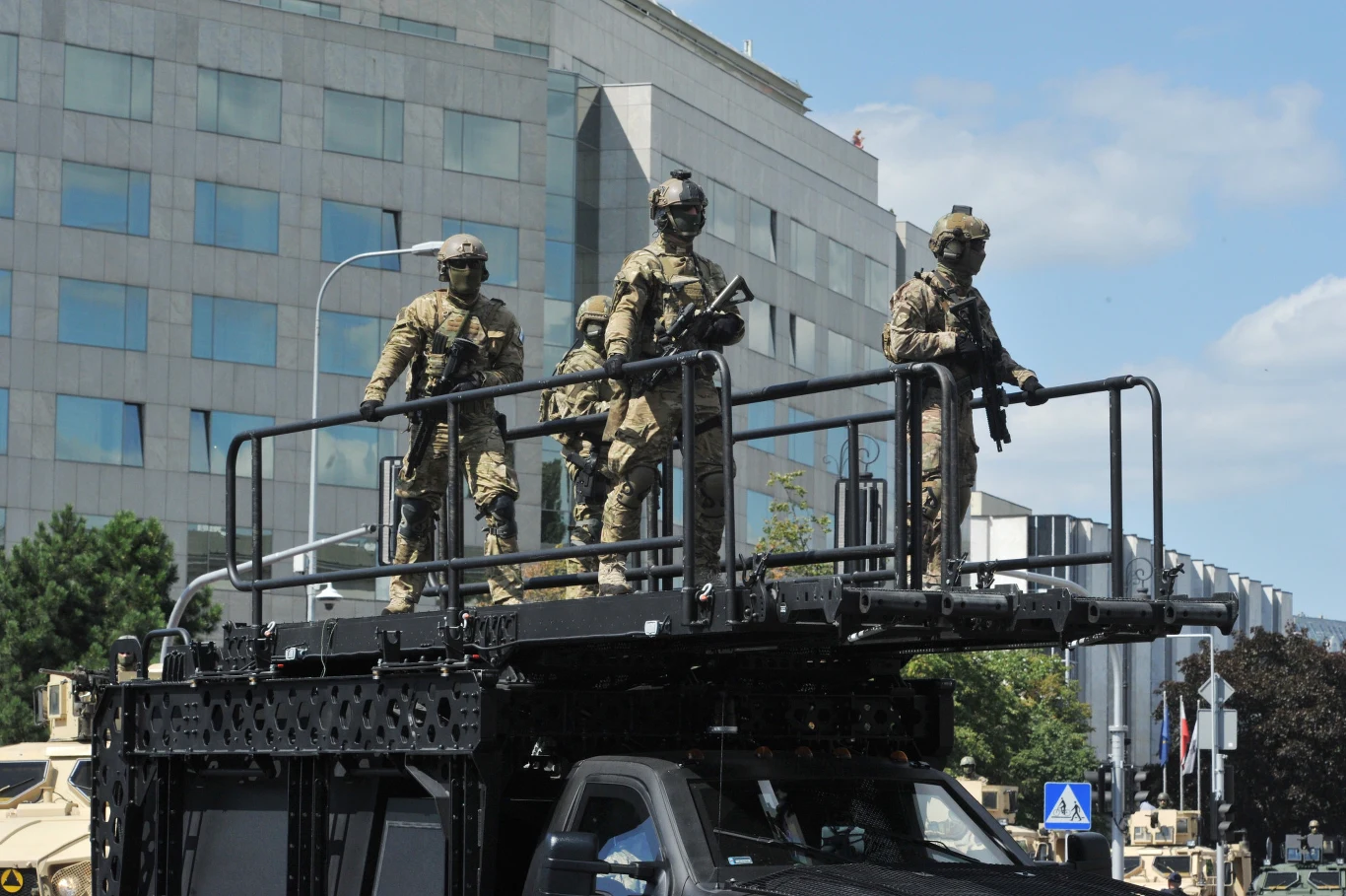 Konkretnie mowa o karabinku Grot, inaczej nazwany MSBS. Karabinek automatyczny jest w pełni rodzimą produkcją. Broń palna została wdrożona do Wojska Polskiego od 2017 roku. Konkretnie mowa o karabinku Grot, inaczej nazwany MSBS. Karabinek automatyczny jest w pełni rodzimą produkcją. Broń palna została wdrożona do Wojska Polskiego od 2017 roku.