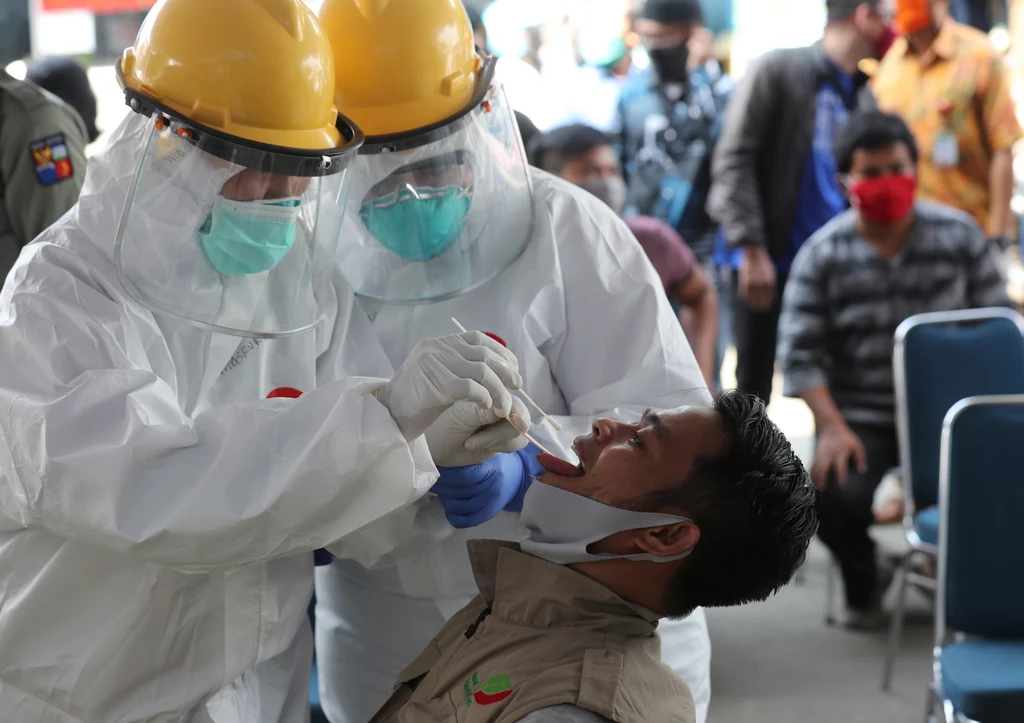 WHO: Pandemia wciąż się rozprzestrzenia, prawie 4 mln zakażonych WHO: Pandemia wciąż się rozprzestrzenia, prawie 4 mln zakażonych