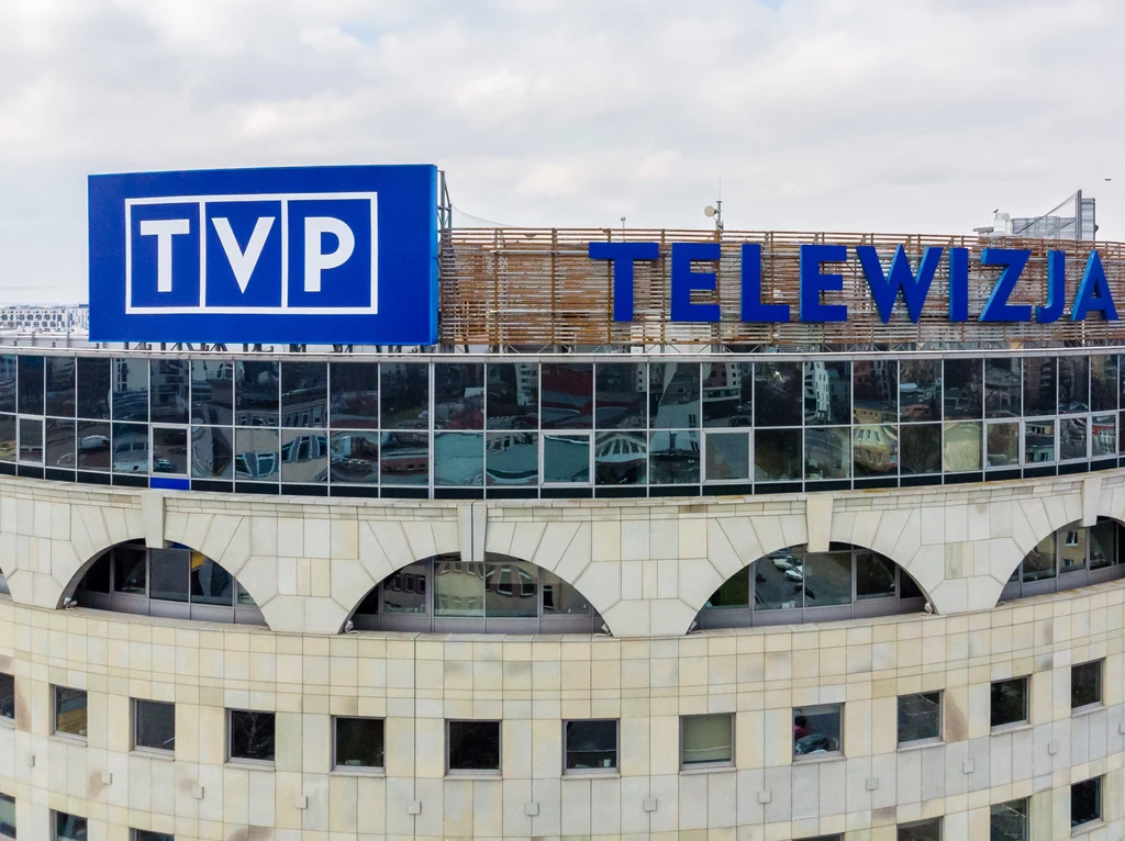 Powiedział również, że „nie może przekonać internetowego widza do kanału, który nie do końca czuje temat”. Można zatem się spodziewać, że TVP bardziej zainteresuje się rozgrywkami FIFY czy NBA 2K. Wydaje się zatem, że obecnie to Polsat Games będzie jedyną polską stacją telewizyjną pokazującą esport w większym wymiarze. Powiedział również, że „nie może przekonać internetowego widza do kanału, który nie do końca czuje temat”. Można zatem się spodziewać, że TVP bardziej zainteresuje się rozgrywkami FIFY czy NBA 2K. Wydaje się zatem, że obecnie to Polsat Games będzie jedyną polską stacją telewizyjną pokazującą esport w większym wymiarze.