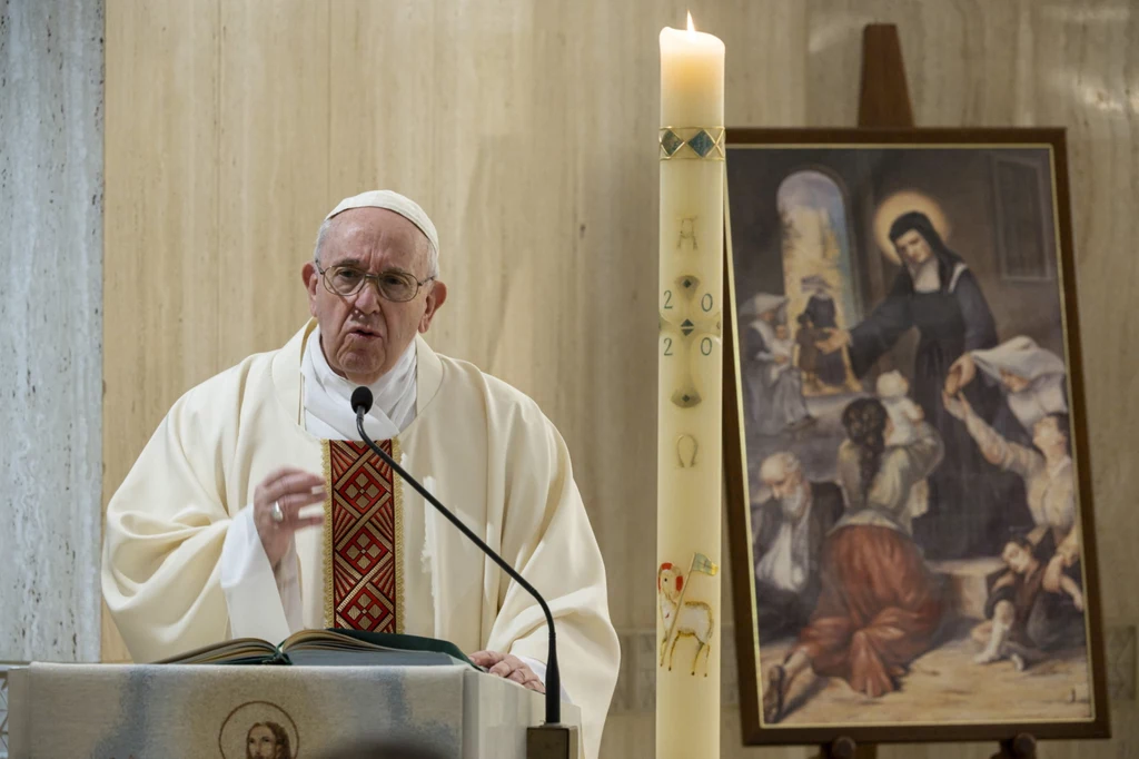 Papież Franciszek podczas mszy św. odprawianej w Domu św. Marty Papież Franciszek podczas mszy św. odprawianej w Domu św. Marty
