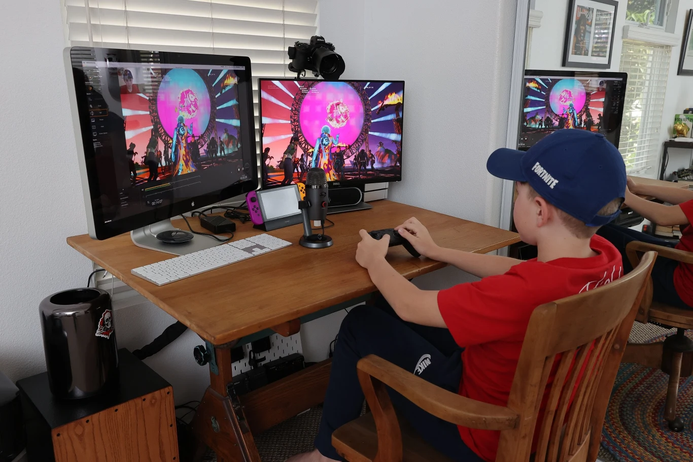 Społeczność Fortnite podniosła krzyk w obronie Zenka, domagając się jego "uwolnienia". W końcu to gra skierowana do najmłodszych, więc w czym problem? - argumentują. Społeczność Fortnite podniosła krzyk w obronie Zenka, domagając się jego "uwolnienia". W końcu to gra skierowana do najmłodszych, więc w czym problem? - argumentują.