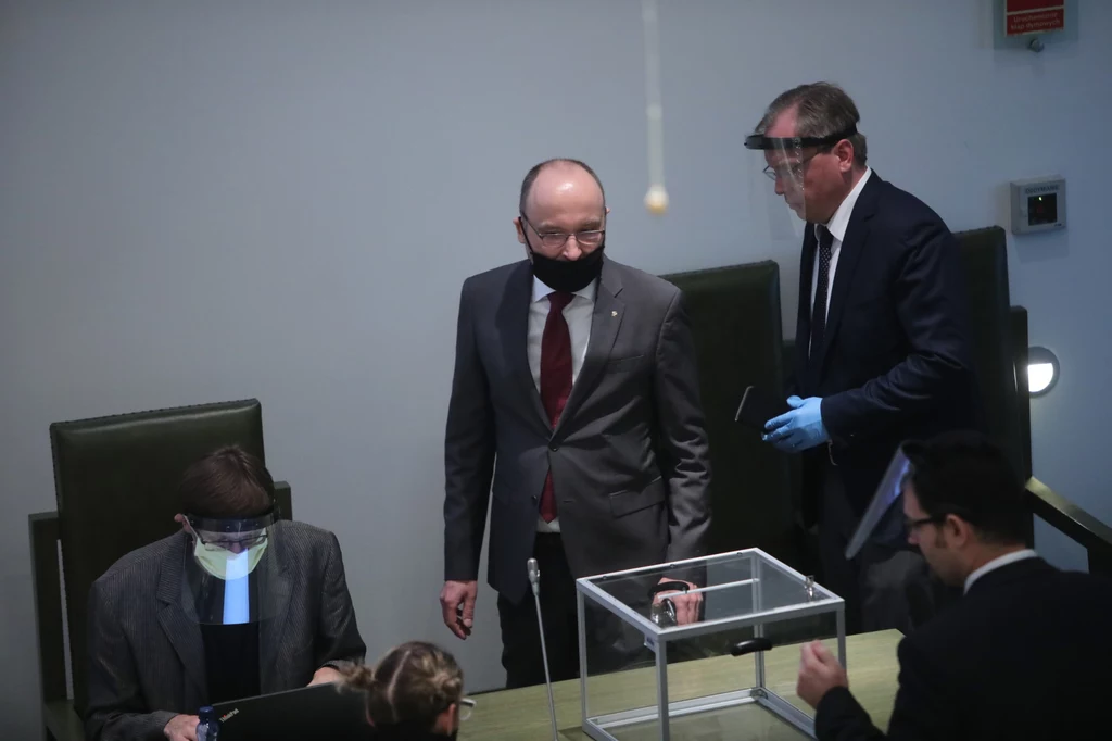 Pełniący obowiązki pierwszego prezesa Sądu Najwyższego Kamil Zaradkiewicz (w środku)