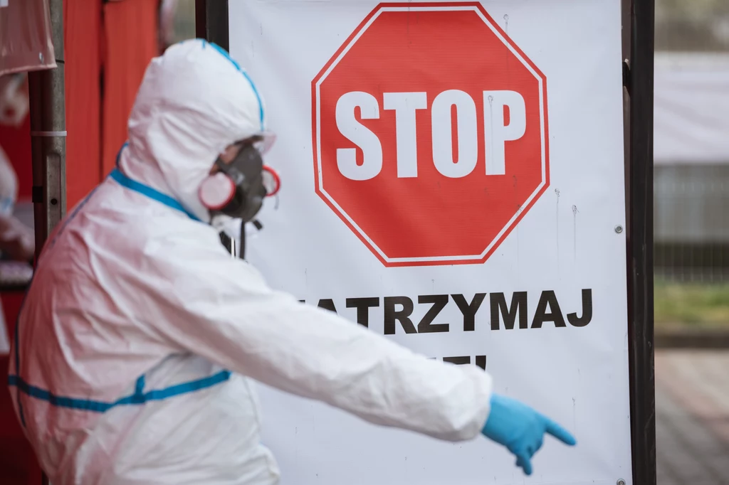 Pobieraznie wymazów do testów na koronawirusa, zdjęcie ilustracyjne Pobieraznie wymazów do testów na koronawirusa, zdjęcie ilustracyjne