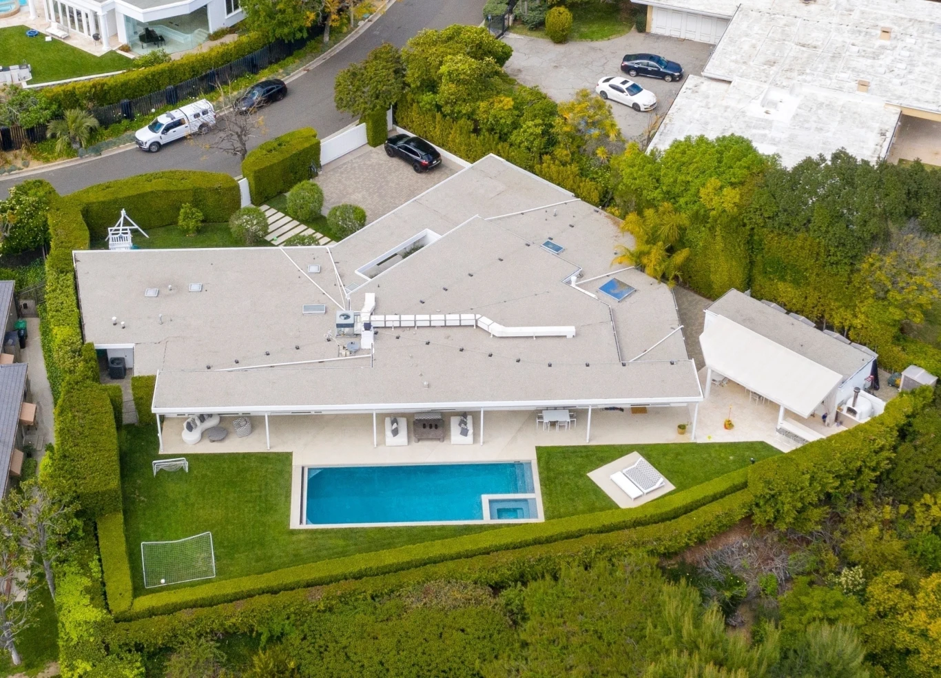 Dom Eltona Johna z lotu ptaka Dom Eltona Johna z lotu ptaka