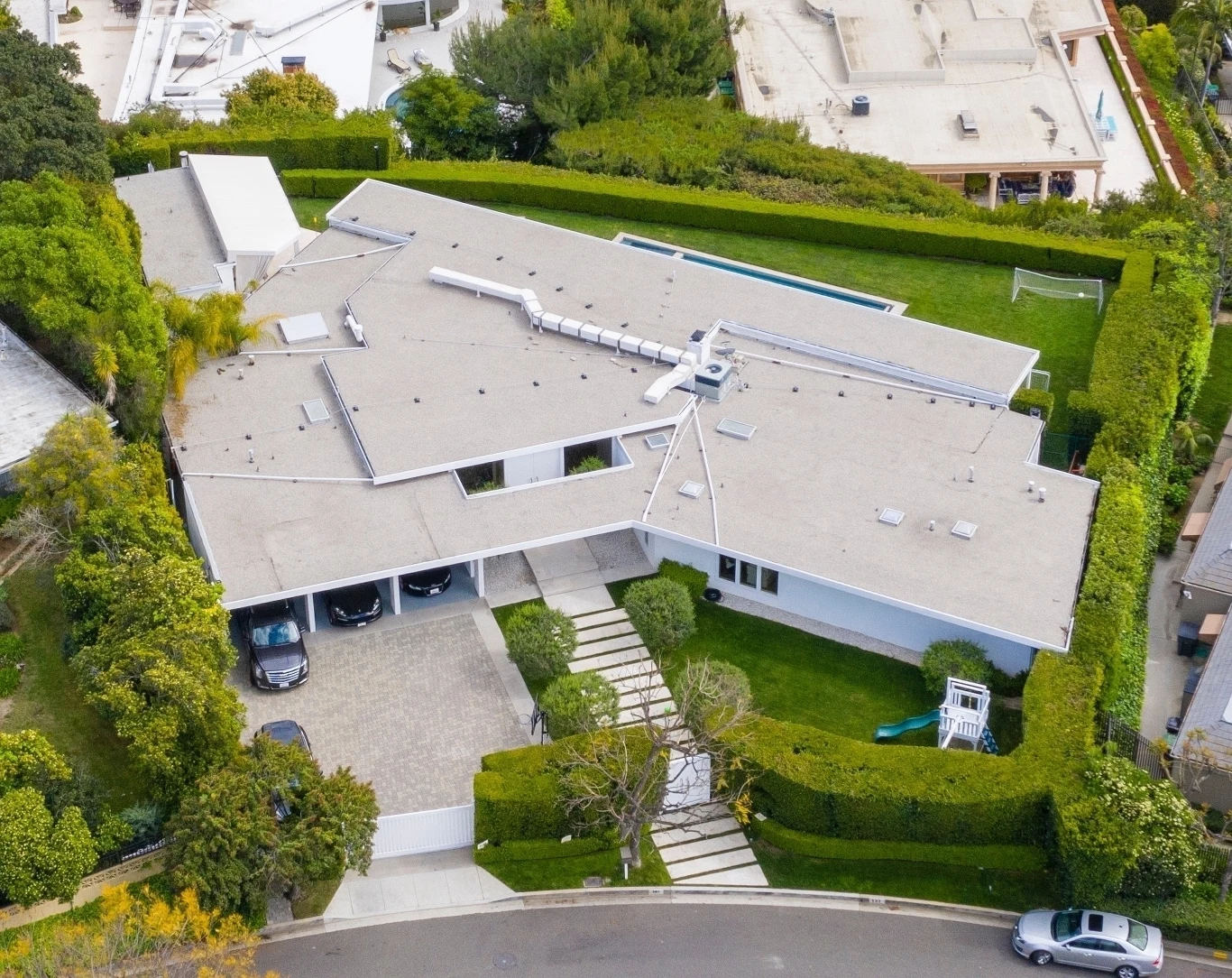 Dom Eltona Johna z lotu ptaka Dom Eltona Johna z lotu ptaka