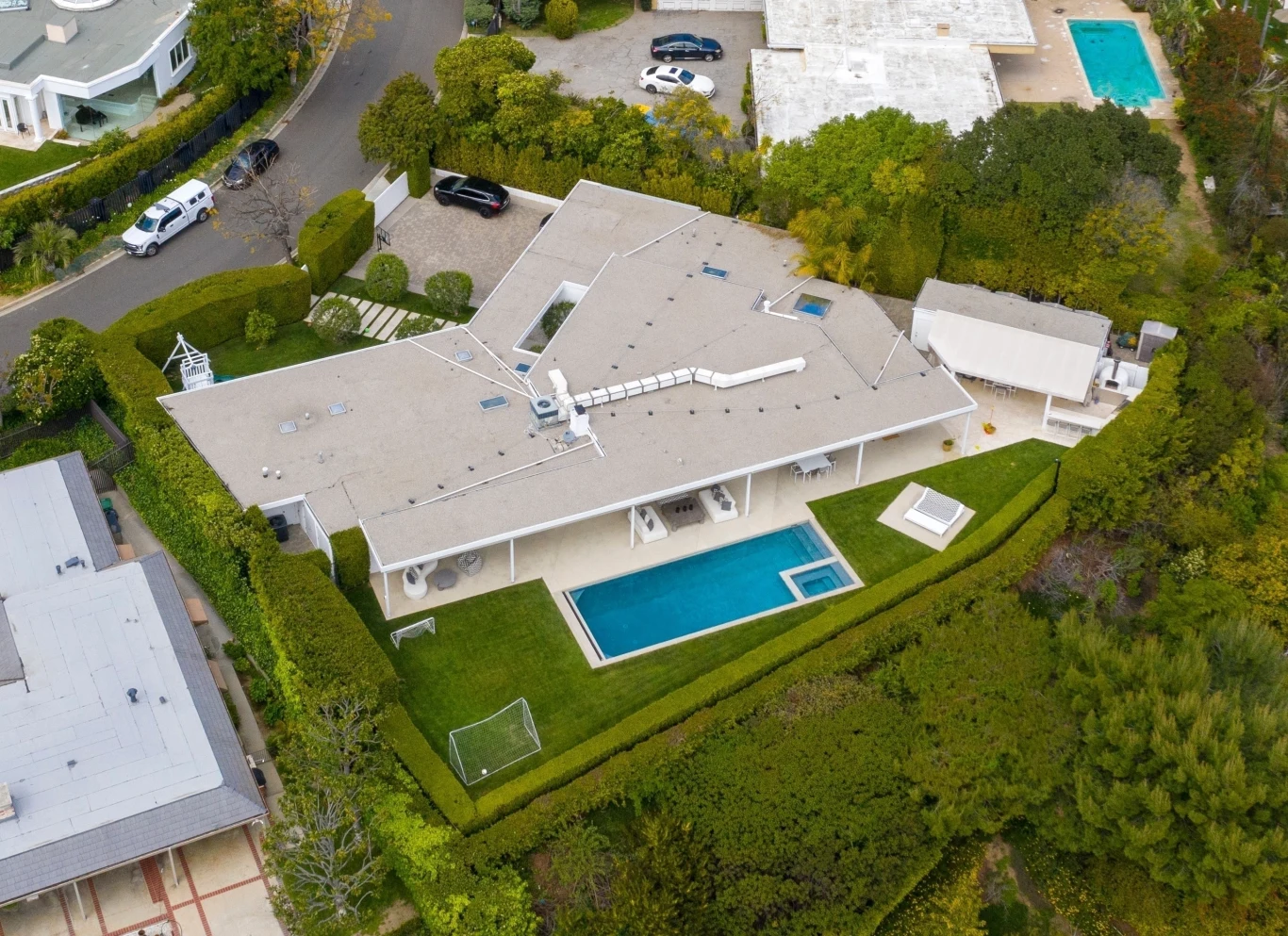 Dom Eltona Johna z lotu ptaka Dom Eltona Johna z lotu ptaka