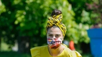 Kto powiedział, że podczas pandemii trzeba wyglądać nijako? 

Przyszła mama udowodniła, że nawet w tak trudnej sytuacji, można prezentować się rewelacyjnie. Artystka promieniała w cytrynowej stylizacji. 