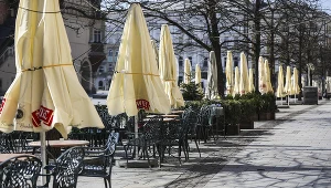 Opustoszały Rynek Główny w Krakowie w czasie epidemii koronawirusa