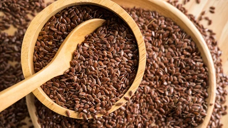 ​Pijesz siemię lniane? Uważaj, w tym przypadku bardziej szkodzi, niż pomaga