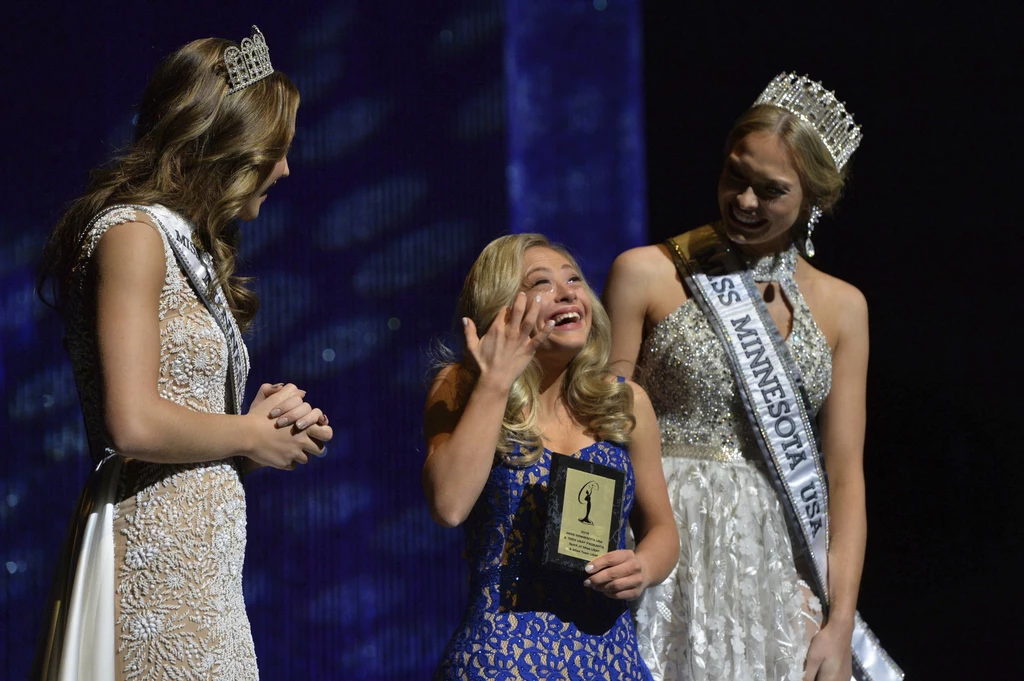 Mikayla Holmgren podczas wręczania nagrody Spirit of Miss USA