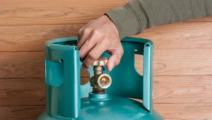 Butle z gazem w blokach. Spółdzielnie przypominają o zakazie