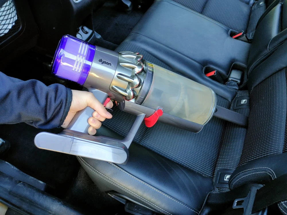 Odkurzacz naprawdę dobrze sprawdzi się podczas sprzątania samochodu Odkurzacz naprawdę dobrze sprawdzi się podczas sprzątania samochodu
