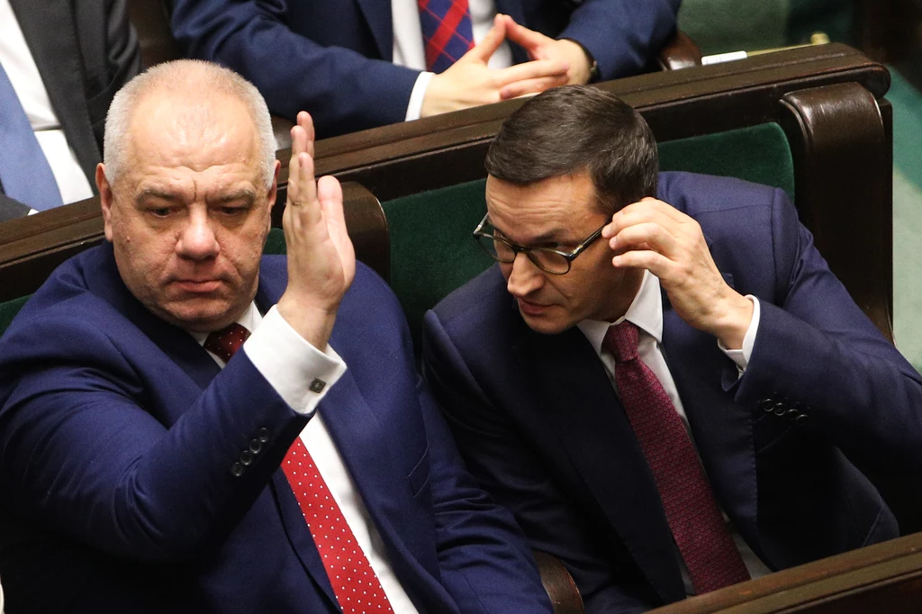 Premier Mateusz Morawiecki i wicepremier Jacek Sasin podczas posiedzenia Sejmu Premier Mateusz Morawiecki i wicepremier Jacek Sasin podczas posiedzenia Sejmu