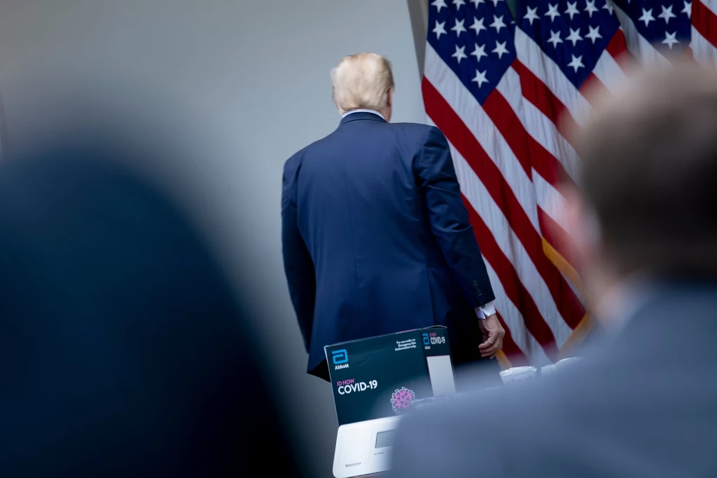 Donald Trump obrócił się na pięcie i zakończył konferencję Donald Trump obrócił się na pięcie i zakończył konferencję