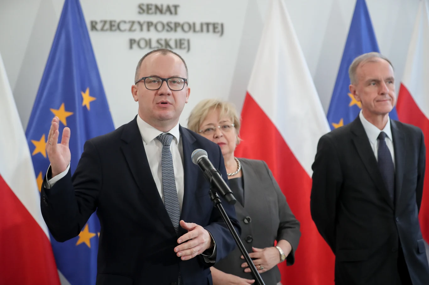 Adam Bodnar w Senacie Rzeczypospolitej Polskiej w towarzystwie Małgorzaty Gersdorf i Bogdana Klicha Adam Bodnar w Senacie Rzeczypospolitej Polskiej w towarzystwie Małgorzaty Gersdorf i Bogdana Klicha