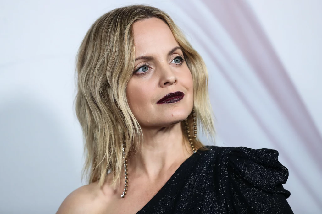 Mana Suvari na oficjalnych wyjściach prezentuje się zupełnie inaczej, a jej kreacje są bardzo eleganckie. Podczas oficjalnej premiery setnego odcinka "American Horror Story" udowodniła, że jest piękną kobietą z klasą. Mana Suvari na oficjalnych wyjściach prezentuje się zupełnie inaczej, a jej kreacje są bardzo eleganckie. Podczas oficjalnej premiery setnego odcinka "American Horror Story" udowodniła, że jest piękną kobietą z klasą.