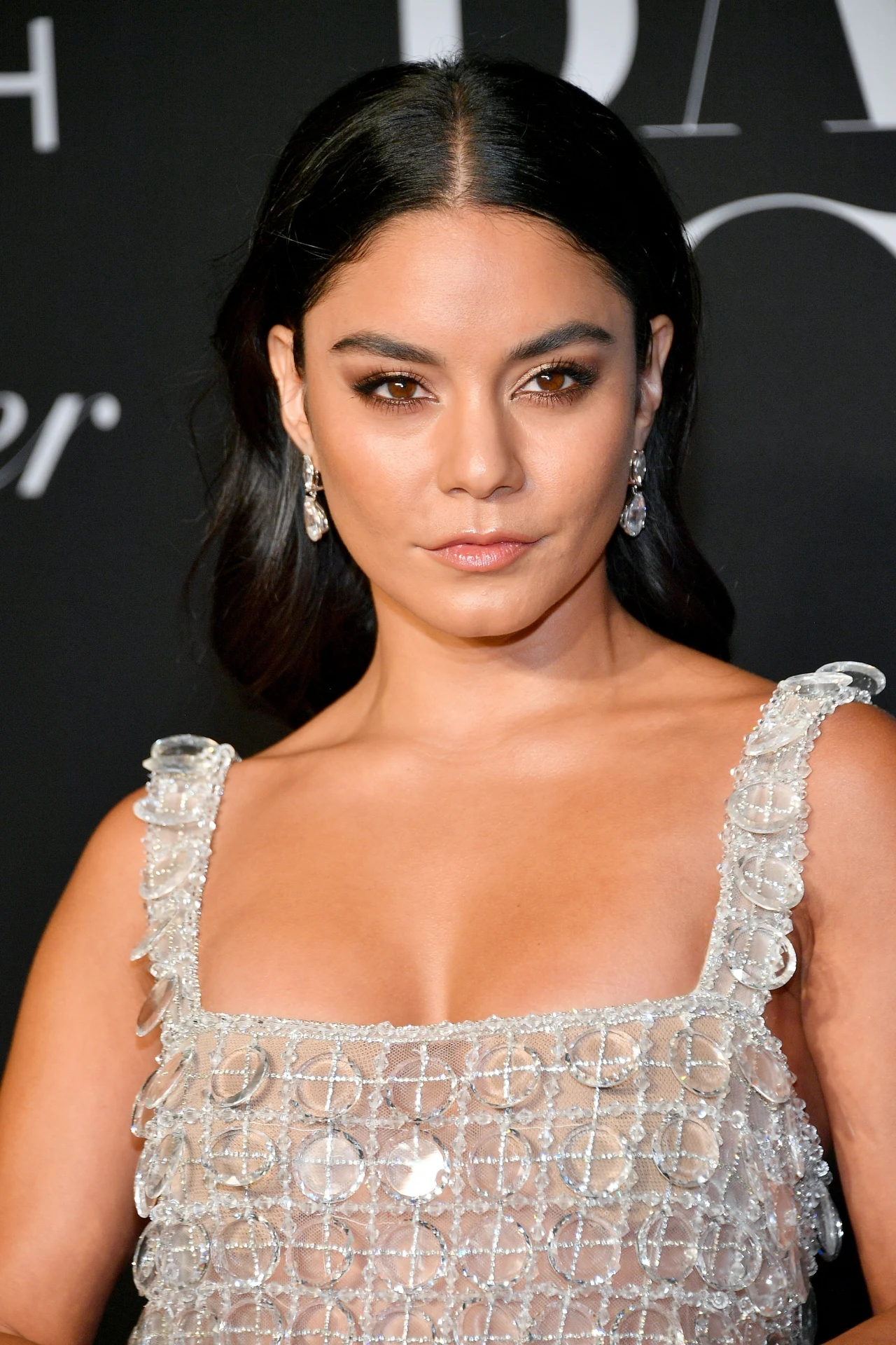 Vanessa Hudgens nagrała też dwa albumy studyjne, które powstały jeszcze na fali popularności filmów "High School Musical". Debiutancki krążek "V" z 2006 roku rozszedł się w nakładzie ponad 570 tys. egzemplarzy. 