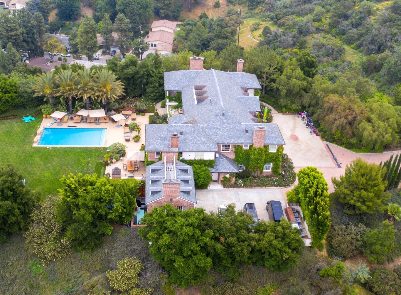 Klum i Kaulitz zdecydowali się zamieszkać w ogromnej posiadłości 46-letniej gwiazdy w Los Angeles. 