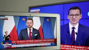 Premier Mateusz Morawiecki oraz minister zdrowia Łukasz Szumowski podczas konferencji prasowej nt. kolejnego etapu znoszenia ograniczeń w związku z zagrożeniem koronawirusem
