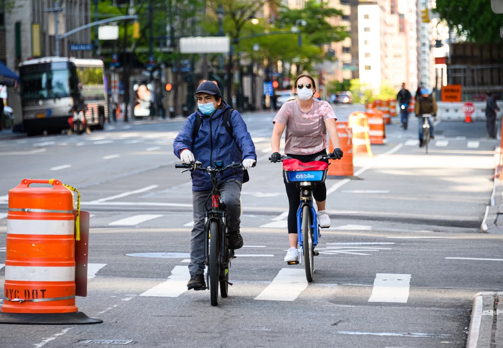 Podczas epidemii część miast udostępniła ulice rowerzystom