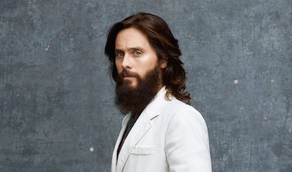 Jared Leto przez wielu uważany jest za jednego z najprzystojniejszych znanych mężczyzn na świecie. Nic nie wskazuje na to, by wokalista "30 Second To Mars" chciał się w najbliższym czasie ustatkować. Spotykał się z wieloma atrakcyjnymi kobietami, między innymi z Cameron Diaz czy Scarlett Johansson. Żadna z nich nie potrafiła go jednak przy sobie zatrzymać. Jest nadal do wzięcia! Jared Leto przez wielu uważany jest za jednego z najprzystojniejszych znanych mężczyzn na świecie. Nic nie wskazuje na to, by wokalista "30 Second To Mars" chciał się w najbliższym czasie ustatkować. Spotykał się z wieloma atrakcyjnymi kobietami, między innymi z Cameron Diaz czy Scarlett Johansson. Żadna z nich nie potrafiła go jednak przy sobie zatrzymać. Jest nadal do wzięcia!