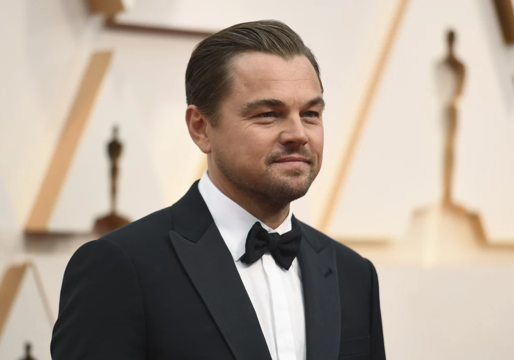 Leonardo DiCaprio od wielu lat jest uważany za jedną z najlepszych partii na świecie. Był w wielu relacjach z kobietami — mniej lub bardziej poważnych. Dlatego też nikt nie traktował poważnie jego związku z młodziutką Camilą Morrone. Chociaż gwiazdor nie ustatkował się jeszcze, wygląda na to, że modelka skradła jego serce. To dlatego, że na galę Oscarową przyprowadził właśnie ją. Co ciekawe, od 15 lat nie zabrał tam ze sobą żadnej kobiety. Czyżby była tą jedyną? Leonardo DiCaprio od wielu lat jest uważany za jedną z najlepszych partii na świecie. Był w wielu relacjach z kobietami — mniej lub bardziej poważnych. Dlatego też nikt nie traktował poważnie jego związku z młodziutką Camilą Morrone. Chociaż gwiazdor nie ustatkował się jeszcze, wygląda na to, że modelka skradła jego serce. To dlatego, że na galę Oscarową przyprowadził właśnie ją. Co ciekawe, od 15 lat nie zabrał tam ze sobą żadnej kobiety. Czyżby była tą jedyną?