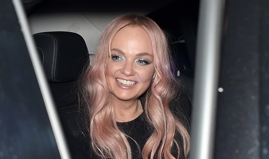 Emma Bunton wygląda z wiekiem coraz lepiej. Nadal ma promienny uśmiech, a jej wizerunek niewiele ma wspólnego z wyglądem infantylnej nastolatki. Teraz to kobieta z klasą, która wie, jak podkreślić swoje atuty. Piosenkarka wiedzie ustabilizowane życie. Wybrankiem jej serca jest Jade Jones, z którym wychowuje dwoje uroczych dzieci. Emma Bunton wygląda z wiekiem coraz lepiej. Nadal ma promienny uśmiech, a jej wizerunek niewiele ma wspólnego z wyglądem infantylnej nastolatki. Teraz to kobieta z klasą, która wie, jak podkreślić swoje atuty. Piosenkarka wiedzie ustabilizowane życie. Wybrankiem jej serca jest Jade Jones, z którym wychowuje dwoje uroczych dzieci.