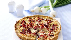 Quiche z cebulą i boczkiem 