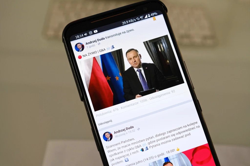 Prezydent Andrzej Duda podczas sesji pytań i odpowiedzi - Q&A na Facebooku Prezydent Andrzej Duda podczas sesji pytań i odpowiedzi - Q&A na Facebooku