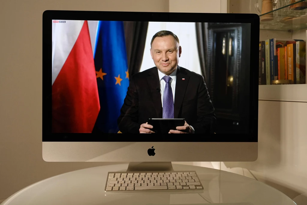 Prezydent RP Andrzej Duda (na ekranie) podczas sesji pytań i odpowiedzi - Q&A Prezydent RP Andrzej Duda (na ekranie) podczas sesji pytań i odpowiedzi - Q&A