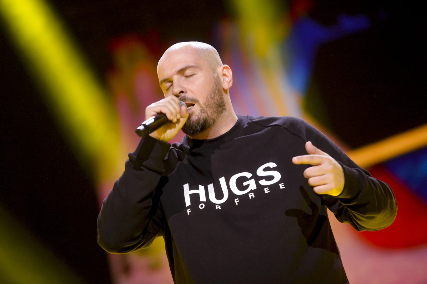 W 2003 roku, niemal w tym samym czasie, ukazały się dwie płyty - "Jazz w wolnych chwilach" Ostrego oraz "Album producencki" Emade. Na tej drugiej w gościnnych występach pojawił się łódzki raper. Świetnie skrojony utwór "Niebo" z bardzo dobrym tekstem Ostrego, dał zalążek do przyszłej współpracy Emade z Ostrym w projekcie POE. Duet wydał wspólnie dwa albumy "Szum rodzi hałas" oraz "Złodzieje zapalniczek". W 2003 roku, niemal w tym samym czasie, ukazały się dwie płyty - "Jazz w wolnych chwilach" Ostrego oraz "Album producencki" Emade. Na tej drugiej w gościnnych występach pojawił się łódzki raper. Świetnie skrojony utwór "Niebo" z bardzo dobrym tekstem Ostrego, dał zalążek do przyszłej współpracy Emade z Ostrym w projekcie POE. Duet wydał wspólnie dwa albumy "Szum rodzi hałas" oraz "Złodzieje zapalniczek".