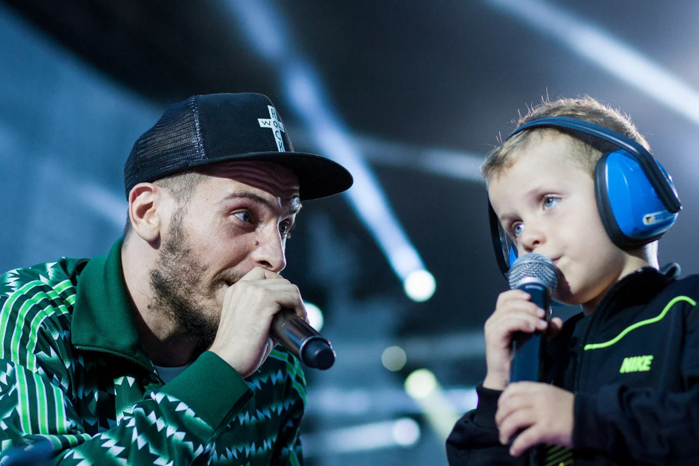 Raper ma na koncie 17 albumów studyjnych, a jego dyskografię zamyka wydany w lutym tego roku "Gniew". O popularności rapera niech świadczy fakt, że 10 razy jego płyty pokrywały się platyną (przyznawana za 30 tys. sprzedanych płyt). O.S.T.R. za swoją twórczość był też wielokrotnie nagradzany - zgarnął m.in. cztery Fryderyki. Jest ojcem dwóch synów - Jana i Nikodema. Raper ma na koncie 17 albumów studyjnych, a jego dyskografię zamyka wydany w lutym tego roku "Gniew". O popularności rapera niech świadczy fakt, że 10 razy jego płyty pokrywały się platyną (przyznawana za 30 tys. sprzedanych płyt). O.S.T.R. za swoją twórczość był też wielokrotnie nagradzany - zgarnął m.in. cztery Fryderyki. Jest ojcem dwóch synów - Jana i Nikodema.