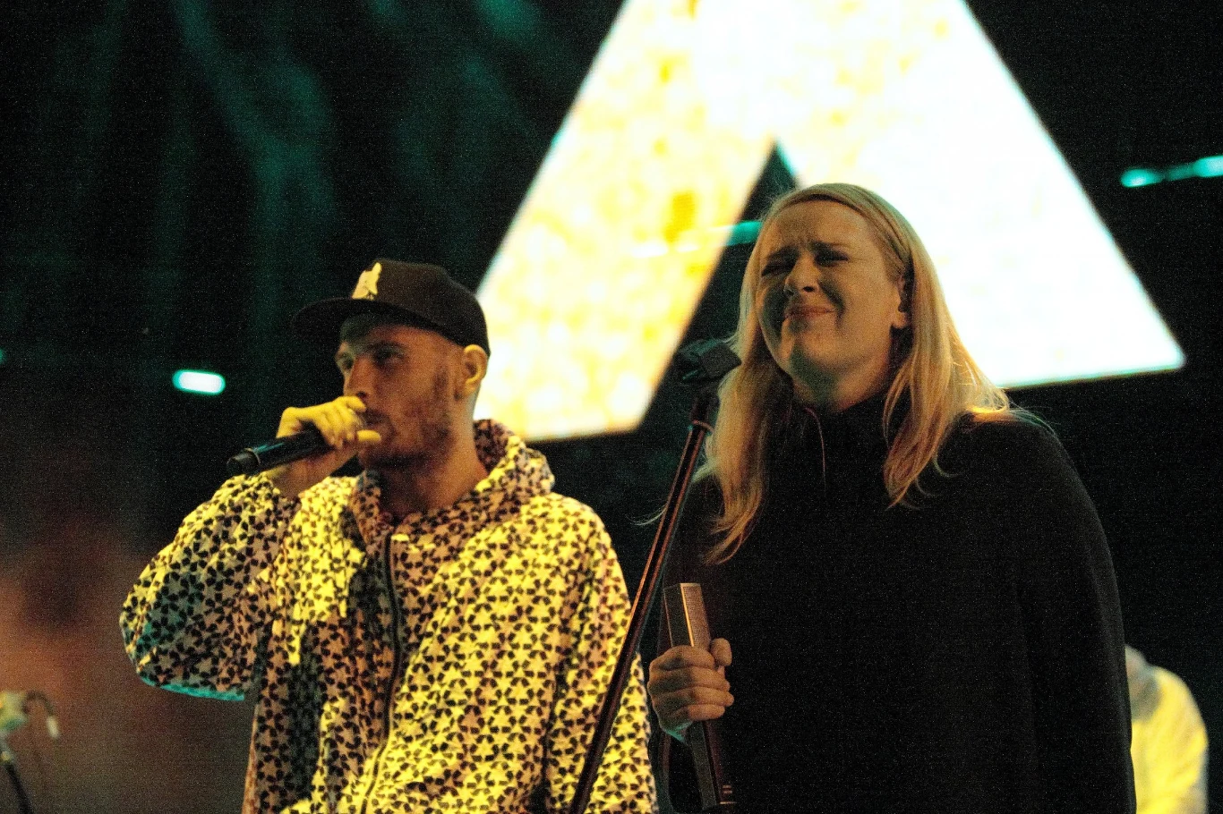 2013 rok był czasem kolejnych wyzwań dla Ostrego. Został on bowiem dyrektorem artystycznym trasy koncertowej "Męskie Granie". To dzięki temu przedsięwzięciu O.S.T.R. nagrał wspólny utwór z Katarzyną Nosowską. Wokalistka stwierdziła, że raper bardzo jej imponuje, zwłaszcza, gdy mówi o miłości do swojej matki. 2013 rok był czasem kolejnych wyzwań dla Ostrego. Został on bowiem dyrektorem artystycznym trasy koncertowej "Męskie Granie". To dzięki temu przedsięwzięciu O.S.T.R. nagrał wspólny utwór z Katarzyną Nosowską. Wokalistka stwierdziła, że raper bardzo jej imponuje, zwłaszcza, gdy mówi o miłości do swojej matki.